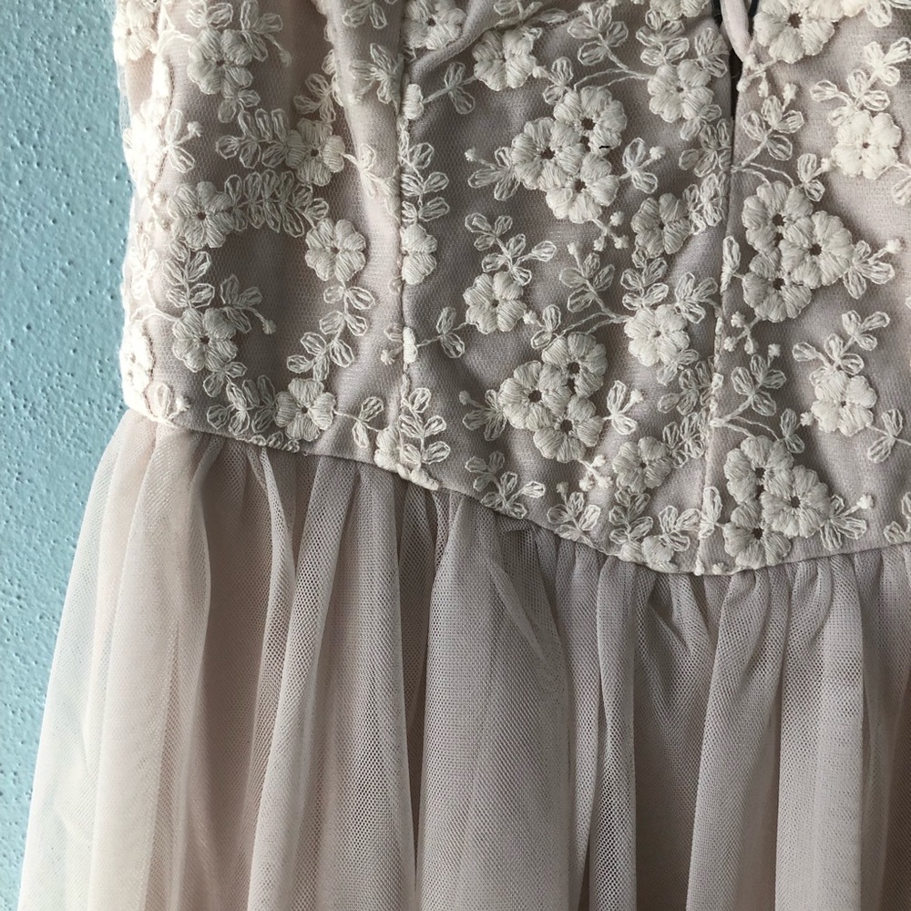 Boutique | Ivory Tulle Skirted Dress - Picture 2 of 8